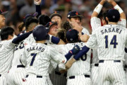 メキシコ戦のサヨナラの場面で大谷翔平の背後に迫っている人物に海外びっくり仰天！（海外の反応）