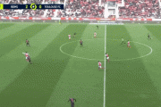 ◆Gif小ネタ◆ドリブルで一気に2枚剥がして決定的スルーパス！伊東純也のプレーがピクシーっぽい件