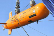 水中ドローンを使い海底1420メートルから10秒でデータ回収…光無線通信で世界初！