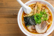 日本国民「ラーメン850円！？たっか！」日本国民「パスタ1200円？まぁそんなもんやろ」