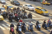 バイクで「こいつ・・・できる・・・！」って思わせる信号の待ち方ｗｗｗｗｗ