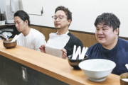 【悲報】ラーメン屋「先に食べ終わった客は退店しろ」→客の親子を引き離してしまう