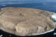 カナダとデンマーク両政府、領有権を争った北極圏のハンス島の分割領有に合意！