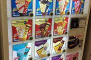 【画像】アイス自販機見つけたンゴwuwuwuw物