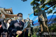 【動画】自民･世耕氏、台湾で安倍元総理の銅像に献花！「本物のように見えた」