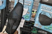 息がしやすいマスクが話題に！「マスク警察に逮捕されそう」「マスクの概念について考えさせられる」「通気性抜群」