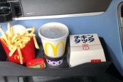 車の中でマックとか食いながらドライブすんの好きなんだけどｗｗｗｗ