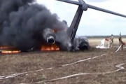 航空機事故。離陸時のバードストライクで爆発炎上したロシア海軍Tu-134の映像。
