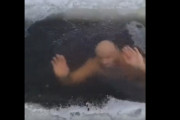 【動画】ロシア人、遊泳中に氷が張ってしまい死亡 ・・・
