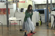 足つぼに強すぎる欅坂46キャプテン菅井友香、足つぼマットの上で『サイマジョ』披露【吉本坂46が売れるまでの全記録】