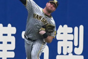 阪神・ノイジーが強肩発動　三塁へノーバン送球で一走を刺す　バンテリンドームどよめく