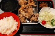 【飯テロ画像】こういうのでいいんだよって唐揚げ定食ｗｗｗｗｗｗｗｗｗ