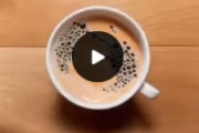 カップの中のコーヒーをズームしていく映像が海外で話題に