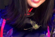 【悲報】広瀬すずさん、正月太りで衣装がぱっつんぱっつんになる