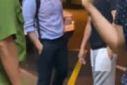 【動画】ベトナム滞在中の日本人、現地女性に交渉して殴られ警察沙汰に ⇒  終始ヘラヘラする様子が現地報道され炎上中