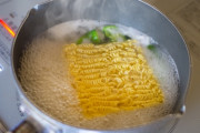 【朗報】即席袋麺、弱みが強みに　新型コロナで環境一変