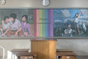 【美術の先生？】卒業式に担任が描いた黒板アート「天気の子」の絵が上手すぎると話題に