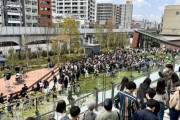 【動画】東京都民、クッソしょーもない芝生を求めて大行列wwwwww