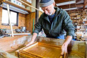 69歳のオランダ人和紙職人 手漉きと手仕事の工程に注目