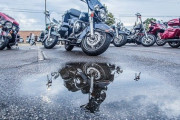 車を買う金はあるのになぜか雨の日もカッパを着てバイク一本で生活しているおじさんの正体