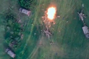 【動画】現代戦争ドローン強すぎる...ウクライナ軍の米国製M777榴弾砲部隊が露軍ドローン爆撃にやられる