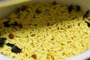 【エースコック】わかめラーメン「麺なし」復活も…みそ味追加にネット民からツッコミ殺到「味噌汁やないかい」「偏りすぎだろ」