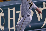 【阪神】名手ノイジーまさか落球　強い浜風で打球戻され捕球できずヒヤリも判定は…