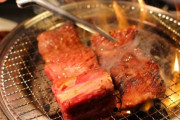 「焼肉は炭火に限る。ガスで焼いた肉は不味い」←んなわけあるか!?