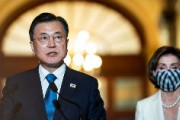 【悲報】韓国ムン大統領「日本は非常に重要な隣人。韓国政府は、韓日関係の未来志向的発展に向けた確固たる意思を持っている」