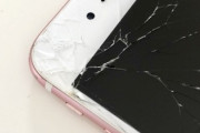 【画像】落とした携帯が芸術的な割れ方をしててワロタｗｗｗｗ