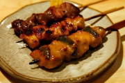 【画像あり】韓国人「日本式焼き鳥VS韓国式焼き鳥！美味しそうなのはどっち？」→「私は韓国式の方がもっと美味しいと思う」　韓国の反応