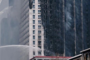 中国、エアコンが爆発　設置していたマンション全体が炎上　動画あり