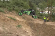 難易度高！勾配の途中でジャンプするオフロード・ヒルクライム