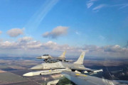 地上のロシア軍を「正確な対地攻撃」で次々に爆撃…F-16戦闘機による攻撃映像をウクライナが公開！
