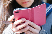 海外「スマホの操作音、タップ音を消してない人って理由あるの？」周りに人がいる状況だったら迷惑だよな・・・