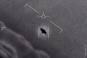 NASAの元宇宙飛行士がUFOを目撃？…米上空飛行中に複数の球体を発見！