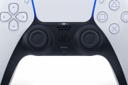 【悲報】PS5のコントローラー1万円超えに『ソフトより高い！』『高機能はいらないから廉価版出して』