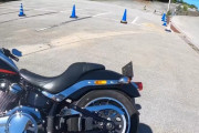 【悲報】女バイク乗りさん、レンタルバイクを倒し他人に起こさせる様子を一部始終動画撮影→無事炎上ｗｗｗｗｗｗｗｗ