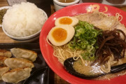 【画像】ラーメンと餃子って相性良いか…？餃子を「満喫」したいなら…