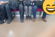 女さん「男は電車で足閉じて座れ！」