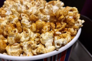 映画館の前にあるポップコーン屋って完全に映画館と癒着してるよな