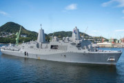 米海軍ドック型輸送揚陸艦「サンディエゴ」が佐世保基地に到着…前方展開海軍戦力の新たな一員に！
