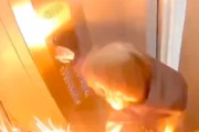 【動画】エレベーター内でモバイルバッテリーが発火する事故、怖すぎ(@_@;)