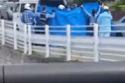 【動画】 福岡市博多区・堅粕団地で大事件か　緊急車両集結で一帯封鎖、ブルーシートに囲まれ何かが搬送される・・