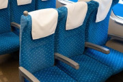 新幹線で見知らぬ親子に「席を譲ってください」と言われたらどう対応するべきか…？