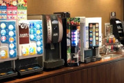 社長「ドリンクバー淹れてくるけど何にする？」部長「カプチーノで」ボク「ココア」新入社員「えーと……」