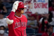 大谷翔平、初の1試合4四球　絶好機で2打席連続敬遠、HRトップと1本差のまま