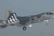 韓国の国産超音速戦闘機「KF-21 」試作3号機、初飛行に成功…時速370キロで37分間飛行！