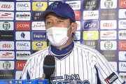 DeNA三浦監督、取材対応中にロッカーから聞こえる選手の楽しそうな声に頷き「これが理想のチームです」