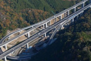 【画像】初見じゃ絶対に意味のわからない高速道路見つかるwww